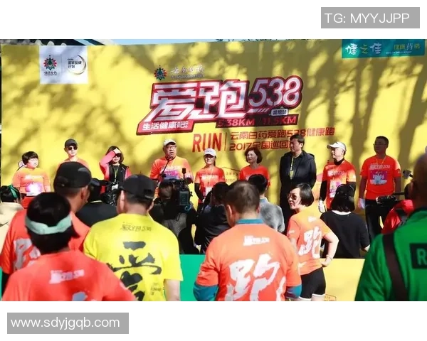 足球明星齐聚慈善比赛为爱奔跑共同传递温暖与希望