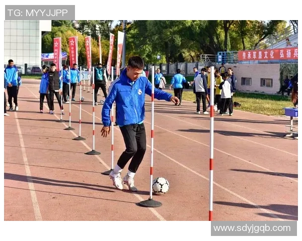 深圳足球队挑战赛点评：团队配合展现出色默契与战术执行力